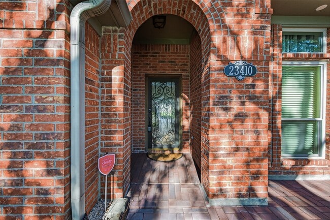 Photo - 23410 Stratsborough Dr