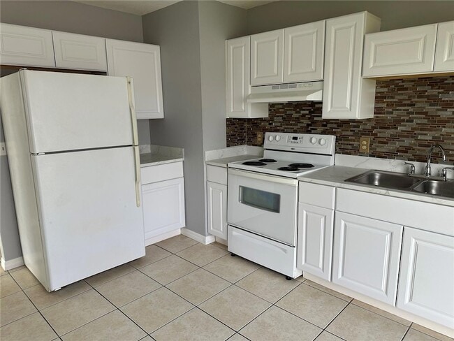 Photo - 425 Ricold Terrace