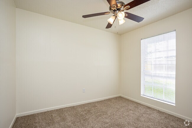 2BR, 2BA - 1,020SF