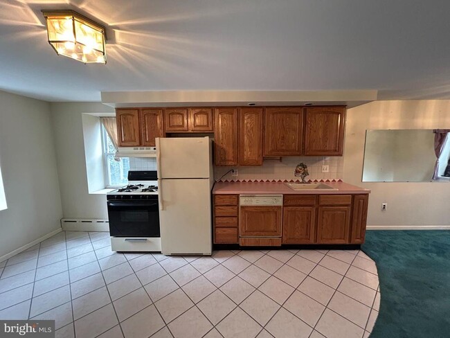 Building Photo - 6502 Ridge Ave