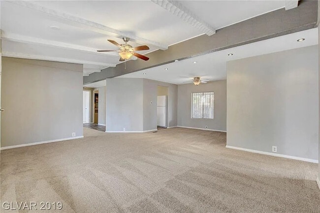 Photo - 136 Sir Thomas Dr