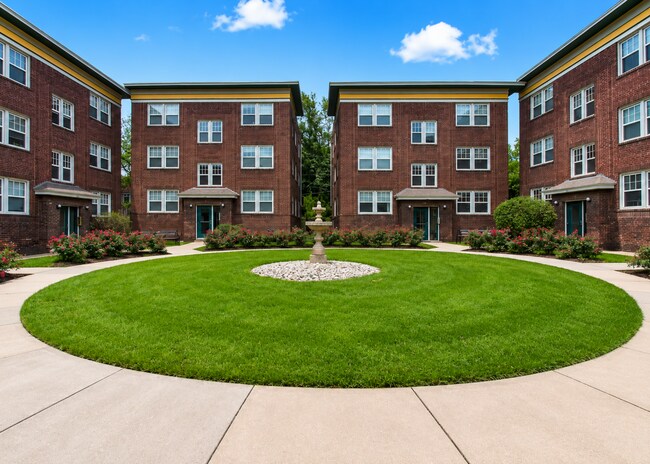 Photo - Roanoke Court Apartments