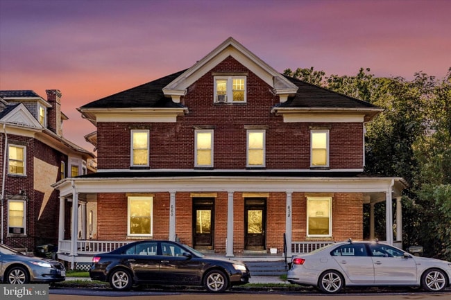 Building Photo - 658 Oak Hill Ave