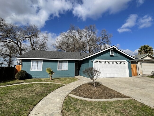 Building Photo - 2800 E Valley Oaks Dr