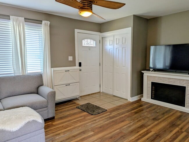 Photo - 2236 Warrick St