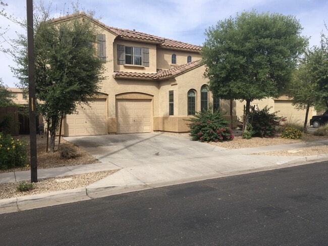 Building Photo - 3 Bed 2.5 New Carpets and Paint! Rental