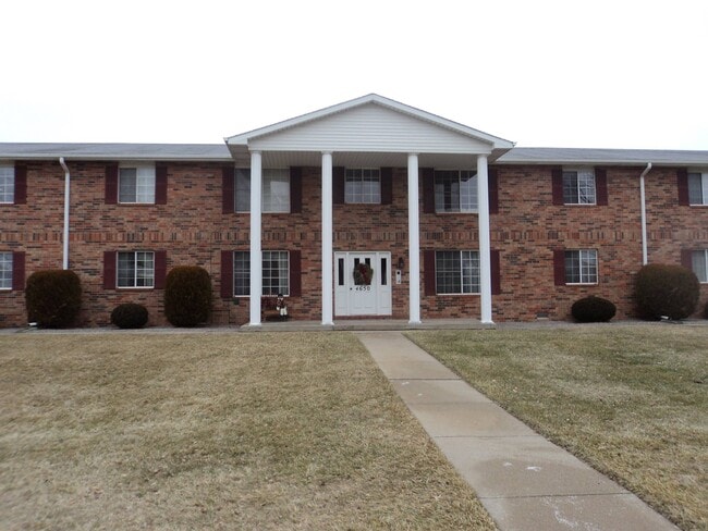 Building Photo - 4690 Hemmeter Ct Unit #1