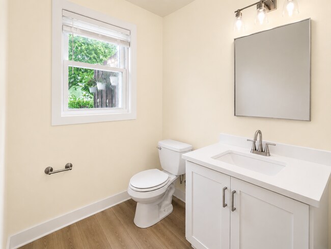 543-545 N Crosby Ave