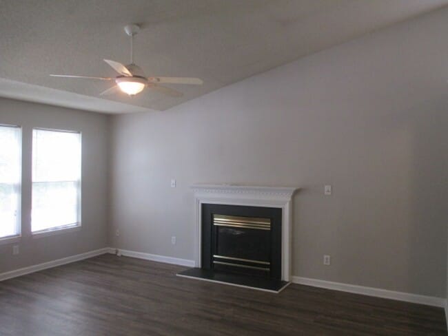 Photo - Wonderful 3 bedroom, 2 bathroom, home with fenced in yard! Available December 21, 2025!