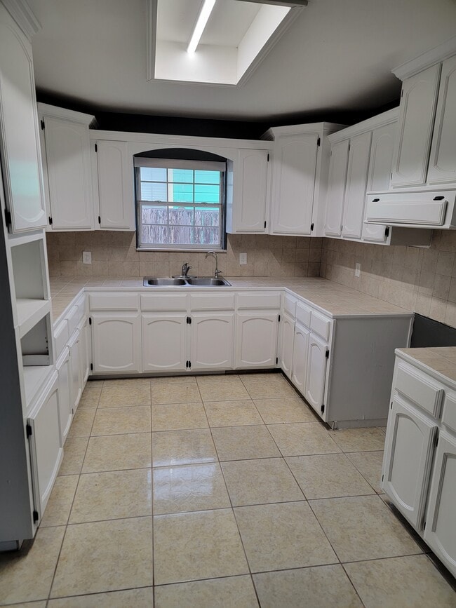 Photo - 610 W Blue Jay Ave