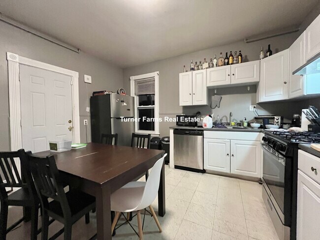 Photo - 168 Hillside St Unidad 2