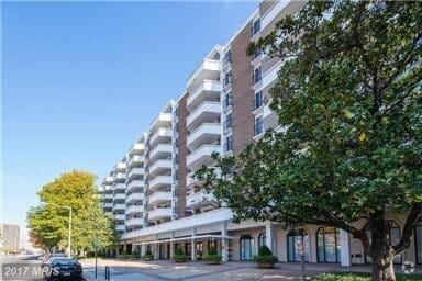 Building Photo - Renovated 1BR, 1BA + Garage Space. 2 Block... Unit 412 Rental