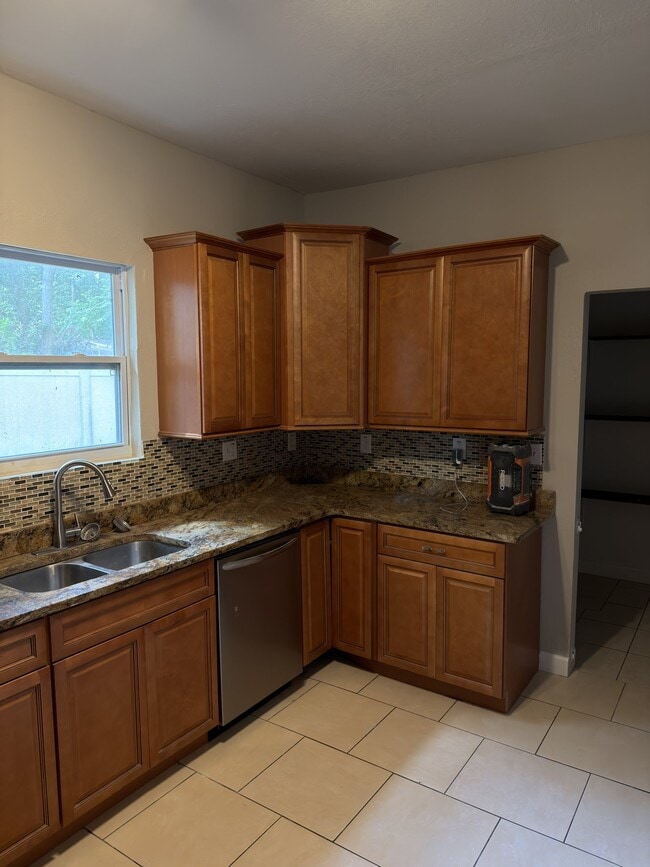 Photo - 1024 Ashworth Cove