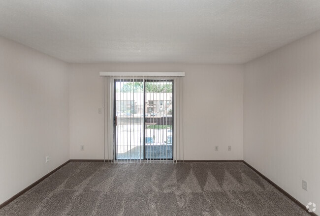 1BR, 1BA - 645 SF