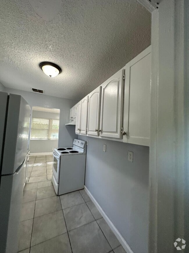 Building Photo - Fully Renovated 3/1 Single Family Ready fo... Rental