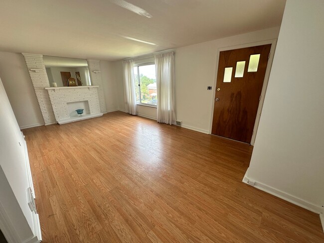 Photo - Homestead / Munhall - 2+ BR Single Family ...