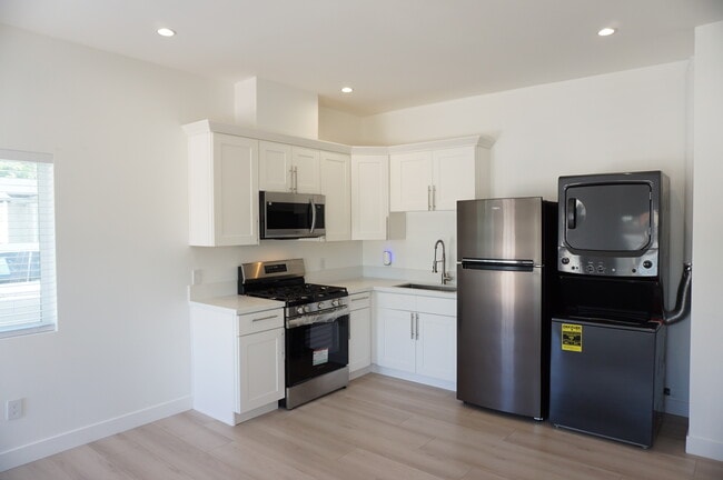 Building Photo - 8826 Quartz Ave