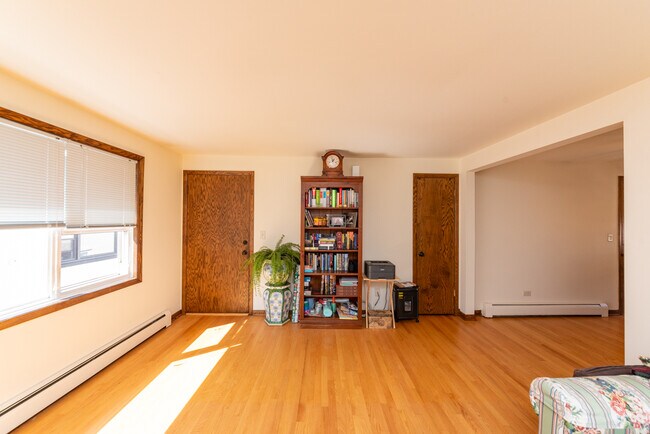 Photo - 4520 N Seeley Ave Unit 3E