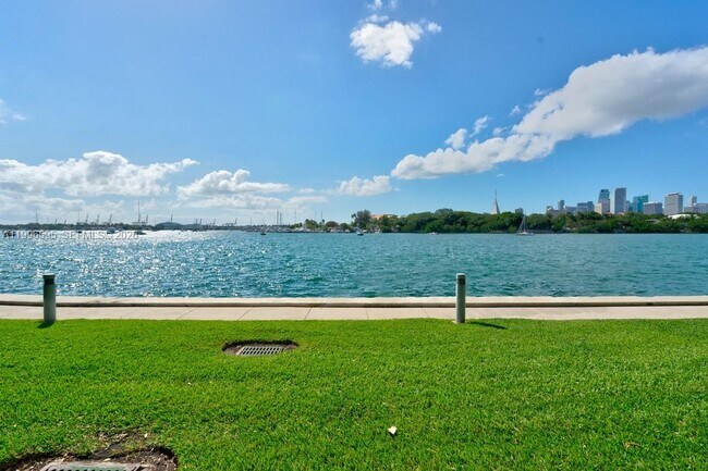 Photo - 1000 Venetian Way