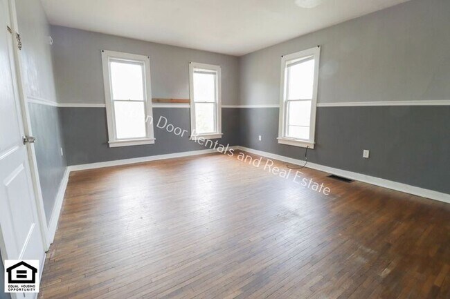 Photo - 208 1/2 S Grant St