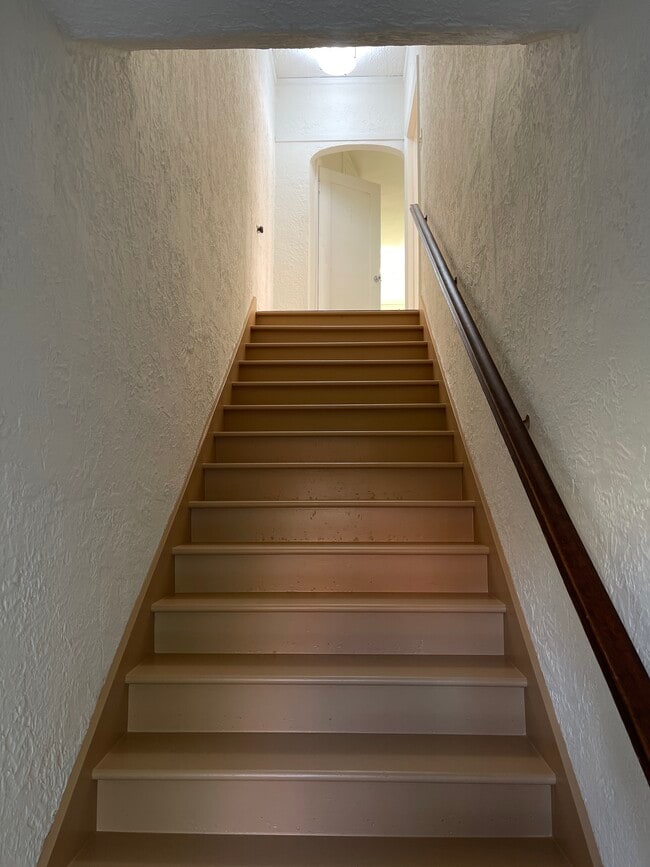 Photo - 129 1/2 N Kenmore Ave Unit 129 half