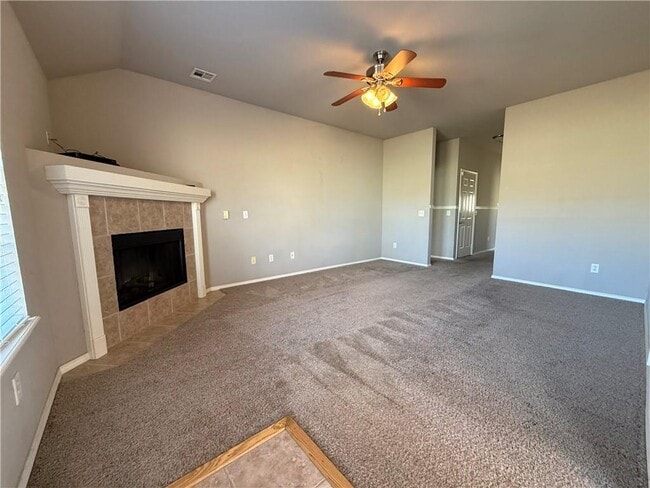 Photo - 950 Honeysuckle Dr