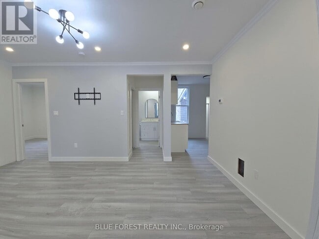 Photo - 213 Furnival Rd