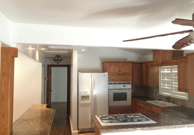 4624 W 172nd St Unit D
