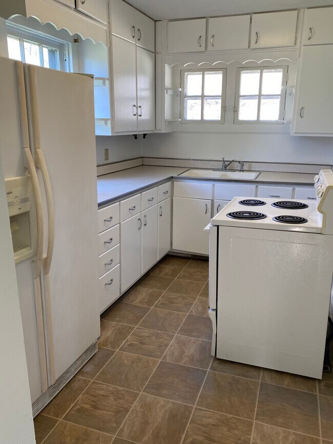 Photo - 524 N College St