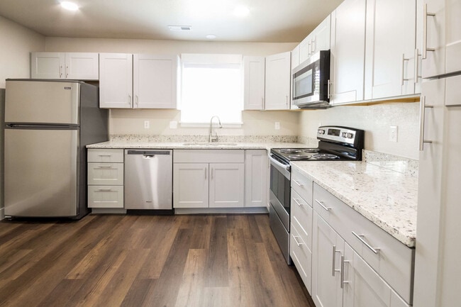 Twin Cedar Apartments -Furnished / Short Term