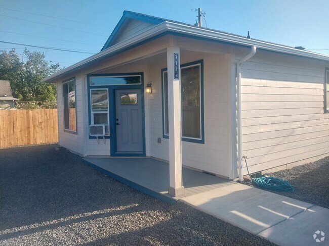 Building Photo - 1113 D St Rental