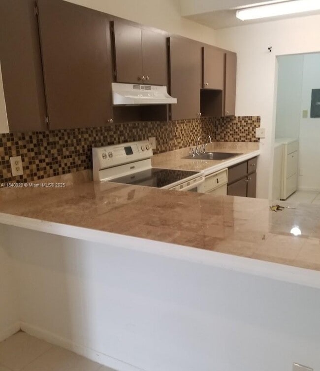 Building Photo - 3816 SW 69th Way Rental