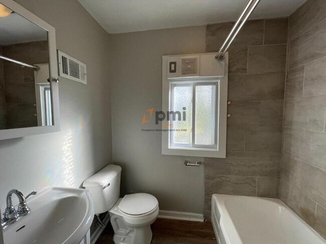 Photo - 13131 Parrish Ave