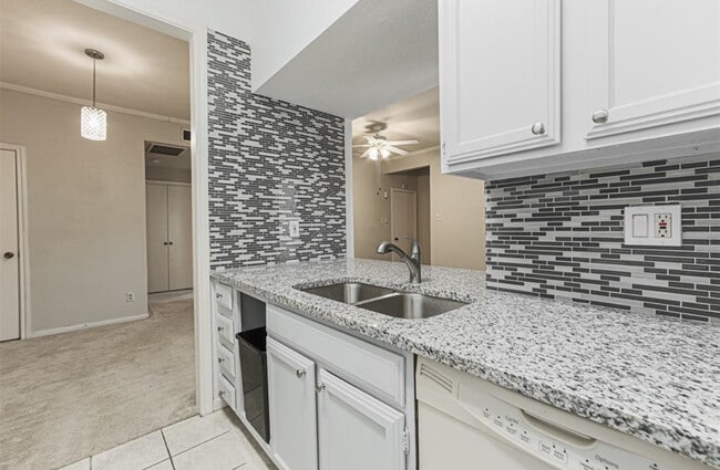 Building Photo - 726 Bering Dr Unit # L Rental