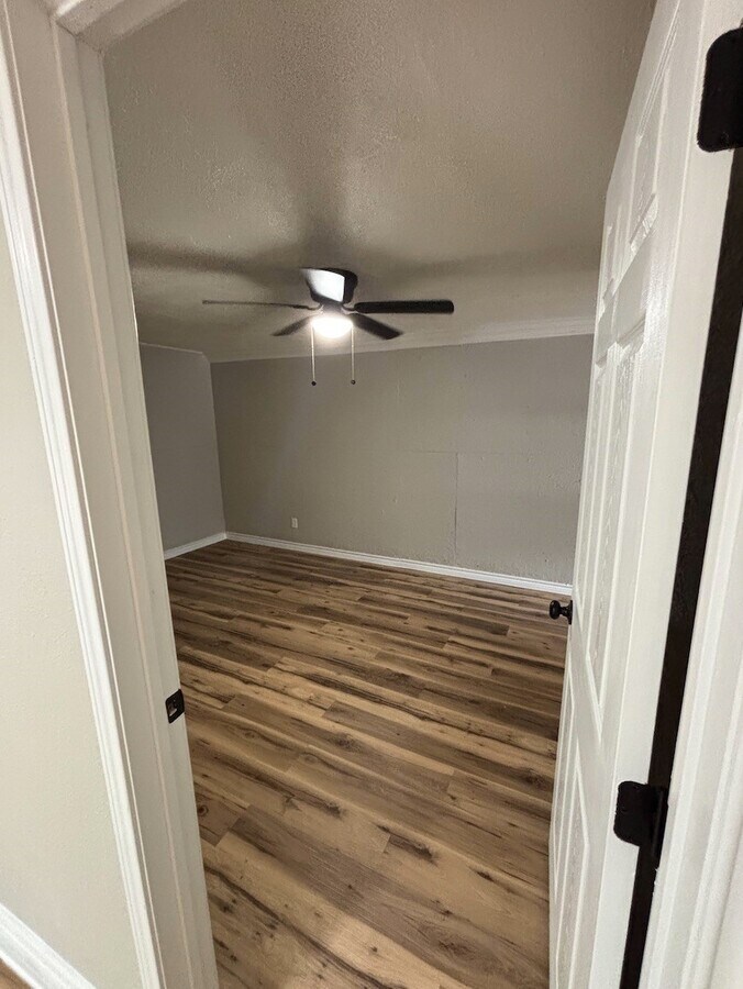 Photo - 211 #B W South St