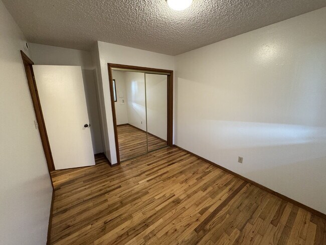 Photo - Milwaukie 2 Bedroom Duplex