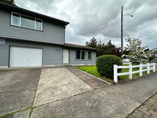 Building Photo - LF1460-B Unit 1098