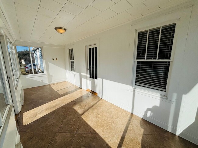 Photo - 605 Republic Rd
