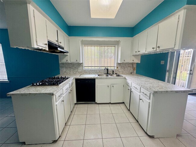 Photo - 8418 Hazen St