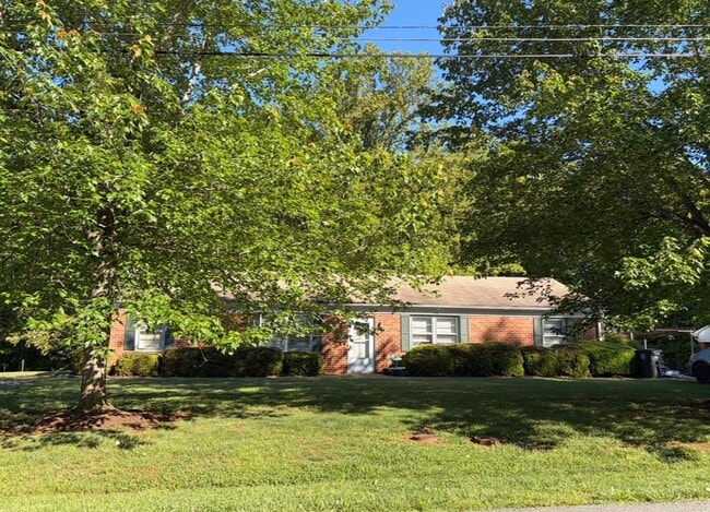 Building Photo - 112 Parkview Dr Unit B