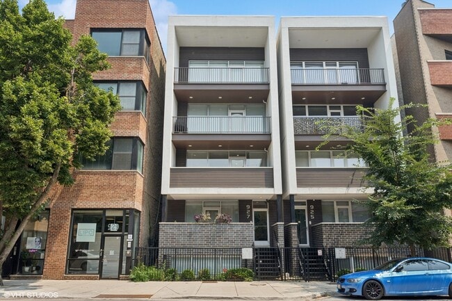 Building Photo - 927 N Damen Ave Unit 2 Rental