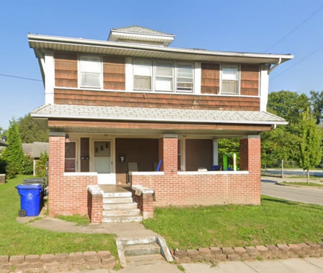 Building Photo - 225 N Philips St