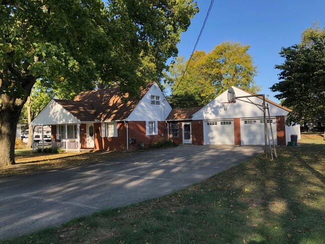 Photo - 439 S Chillicothe St