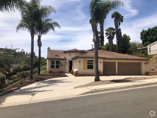 Building Photo - Immaculate 4-Bedroom House with Stunning V...