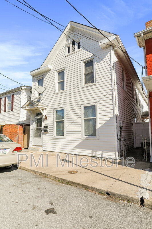 Building Photo - 721 2nd St Unit A