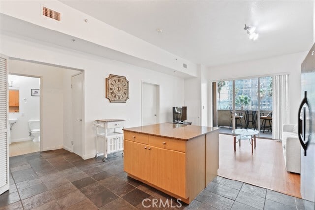 Building Photo - 488 E Ocean Blvd Unit 507