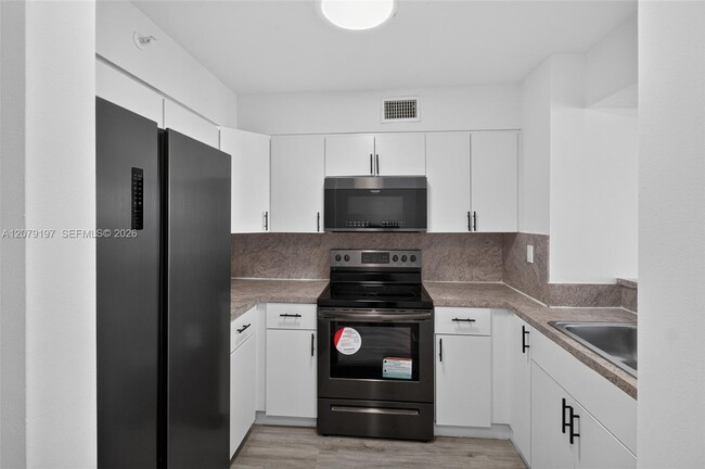 Photo - 501 SW 1st St Unit 607