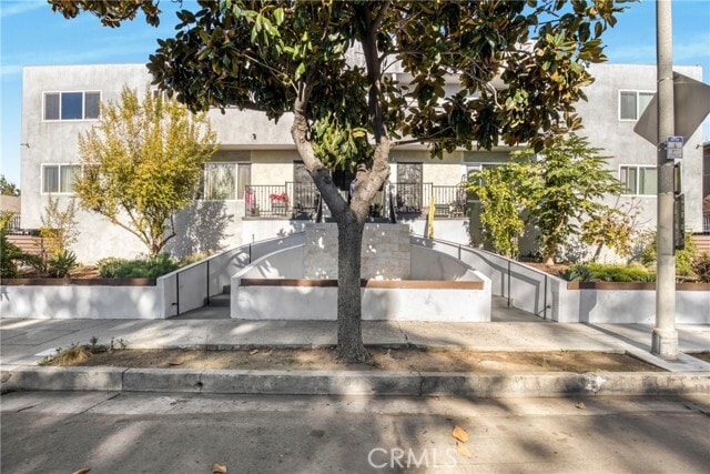 Building Photo - 6643 De Longpre Ave Unit 5