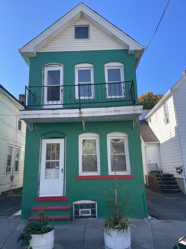 Building Photo - 1924 E 123rd St Unit Front UP