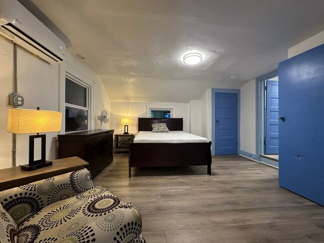 Photo - Upstairs apartment near United Regional Hospital Unidad Apt B